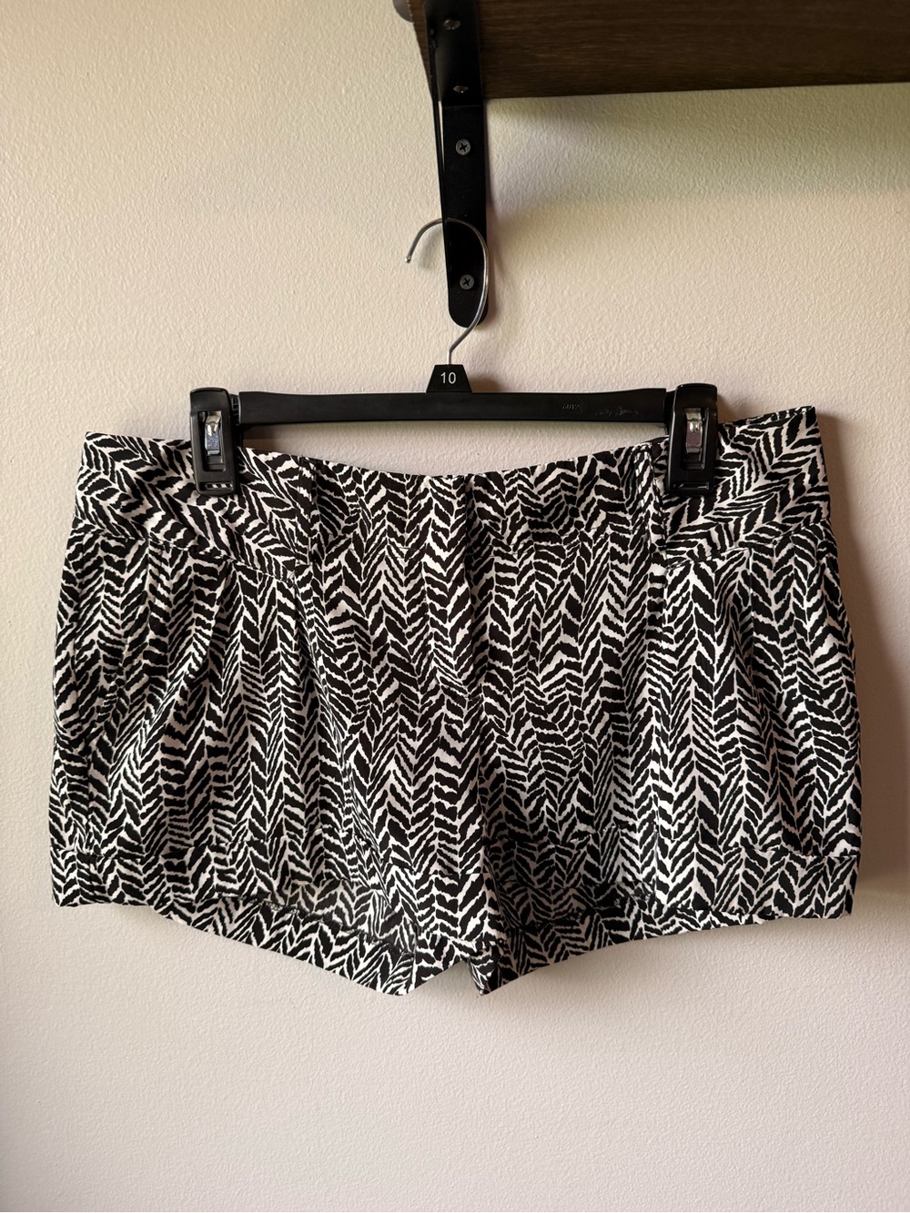 Express Black and White animal print shorts size 8 Y2K mini shorts
